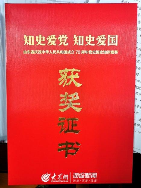 慈利县零阳街道白公城社区为现役军人家庭送喜报